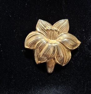 Elegant Gold Tone Lily Scarf Clip